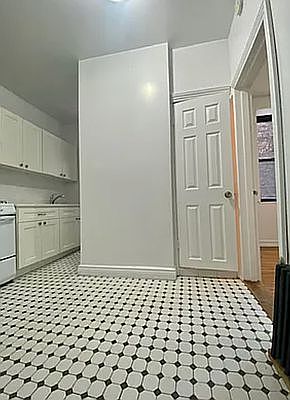 3rd image of 202 Thompson St APT 2
