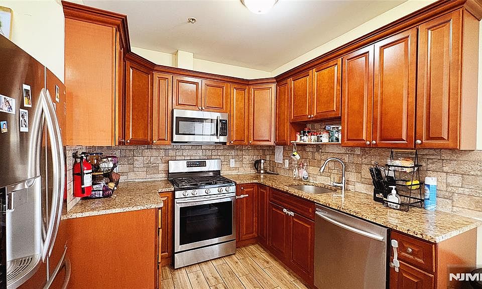 1st image of 47 Campbell Ave Unit 2R