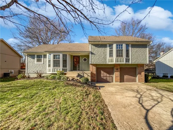 8124 Widmer Rd, Lenexa, KS 66215