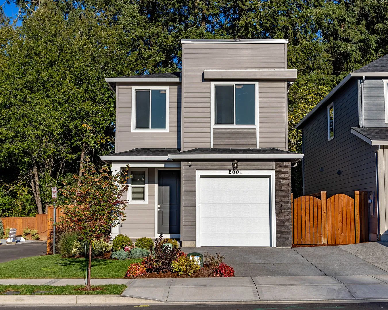 Brand New! - 3 bedr - One block from Battle Ground amenities. — Photo 1