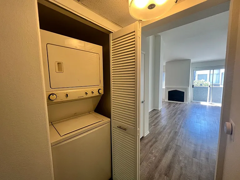 10930 Otsego St — Photo 14