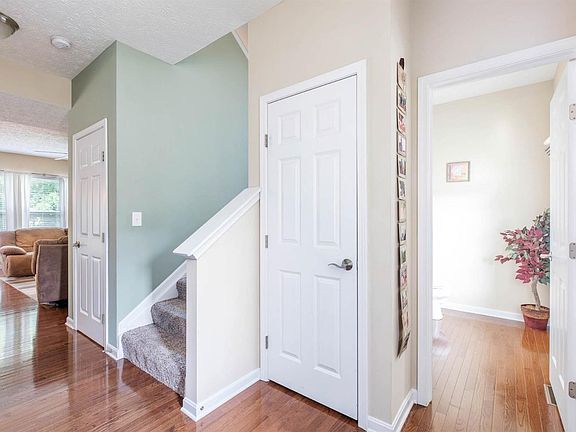 3rd image of 395 Hennepin Dr