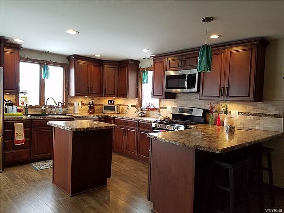 4th image of 34 Betty Lou Ln