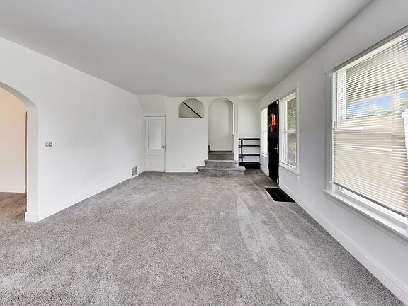 4th image of 444 W 100th St