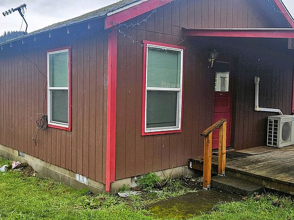 3rd image of 930 C Ave