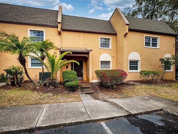 2nd image of 325 GREENCASTLE Drive #55