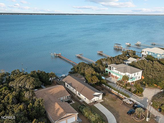 2nd image of 902 Emerald Drive