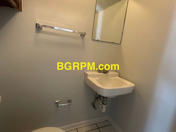 2nd image of 719 S Redmond Rd APT 22