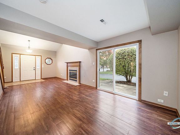 5th image of 15730 Chesterfield Ln