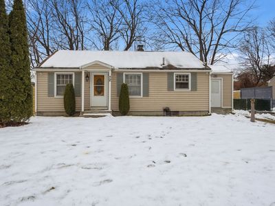 72 W Bay Path Ter, Springfield, MA, 01109