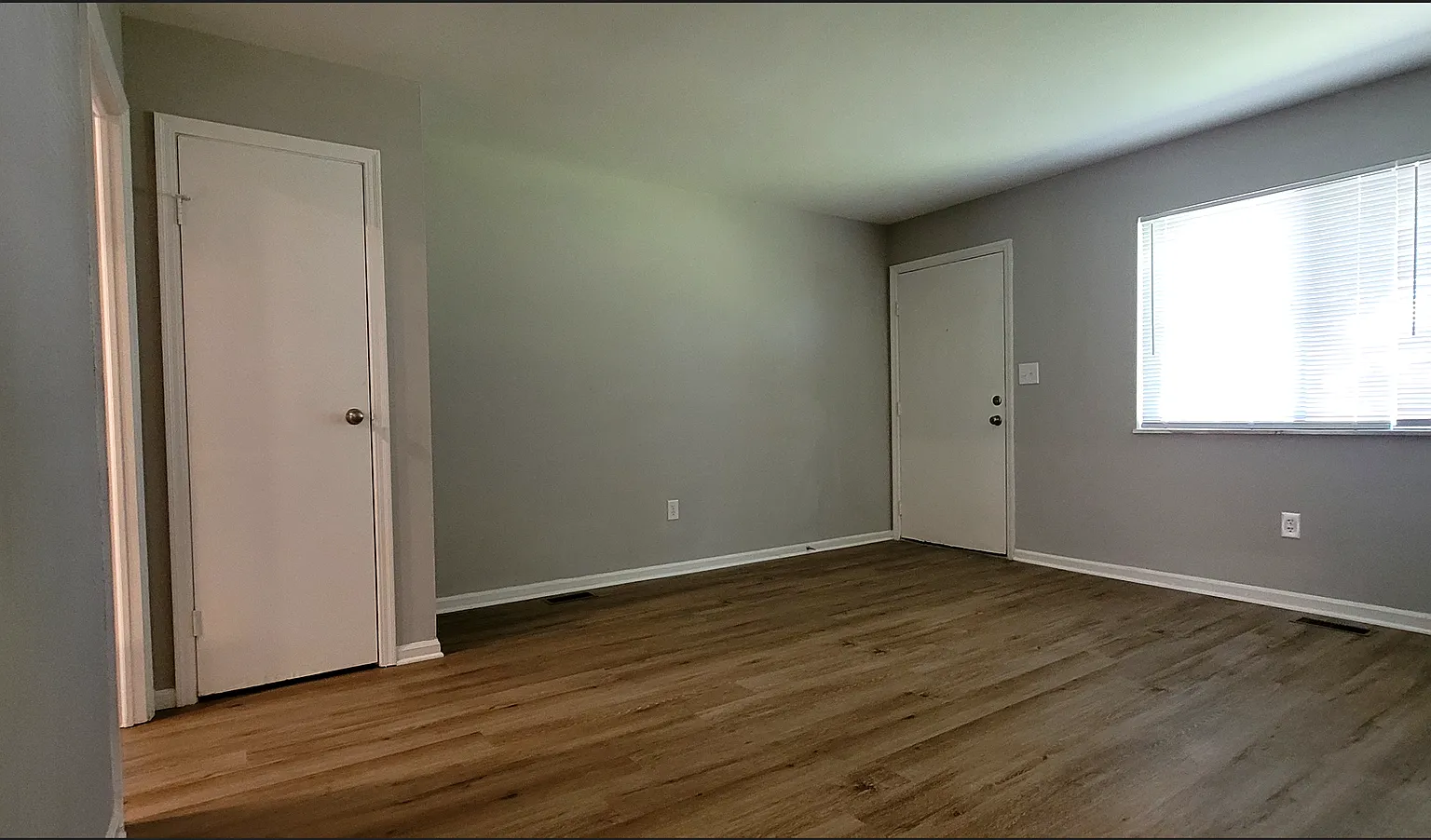 3030-3032 Creekview Circle — Photo 4
