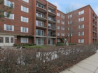 515 N Main St, Glen Ellyn, IL 60137
