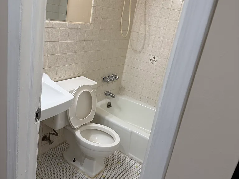 240 S Main St #4 — Photo 2