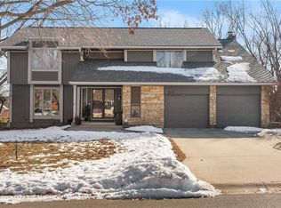 4551 NW Bramble Trl, Lees Summit, MO 64064