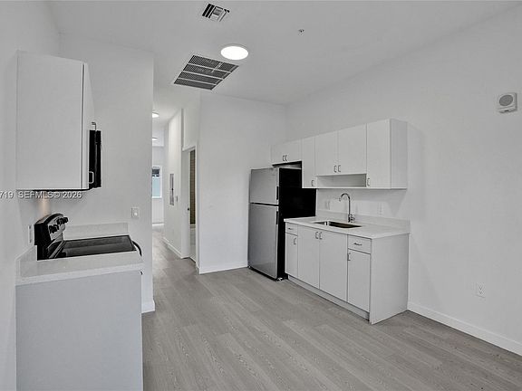 4th image of 1567 NW 1st St #2