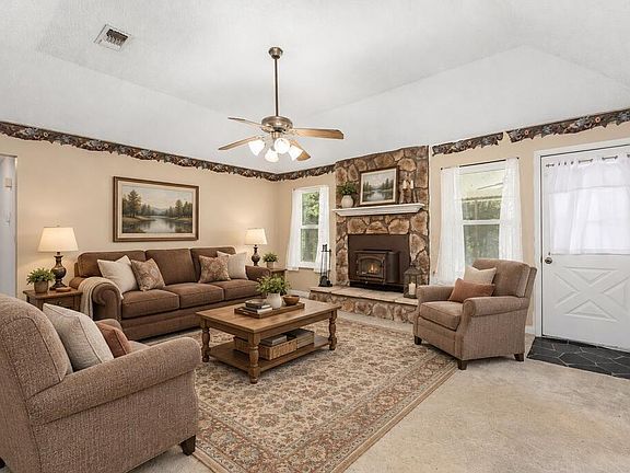 2nd image of 133 Oak Hollow Dr