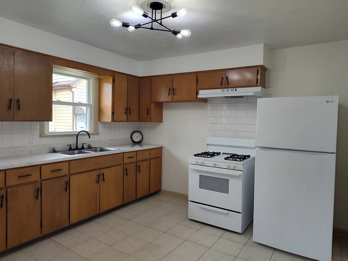 Building Photo - 456 Devitt Ave #A