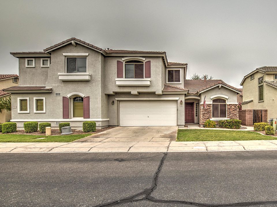 1st image of 1040 E Redwood Dr