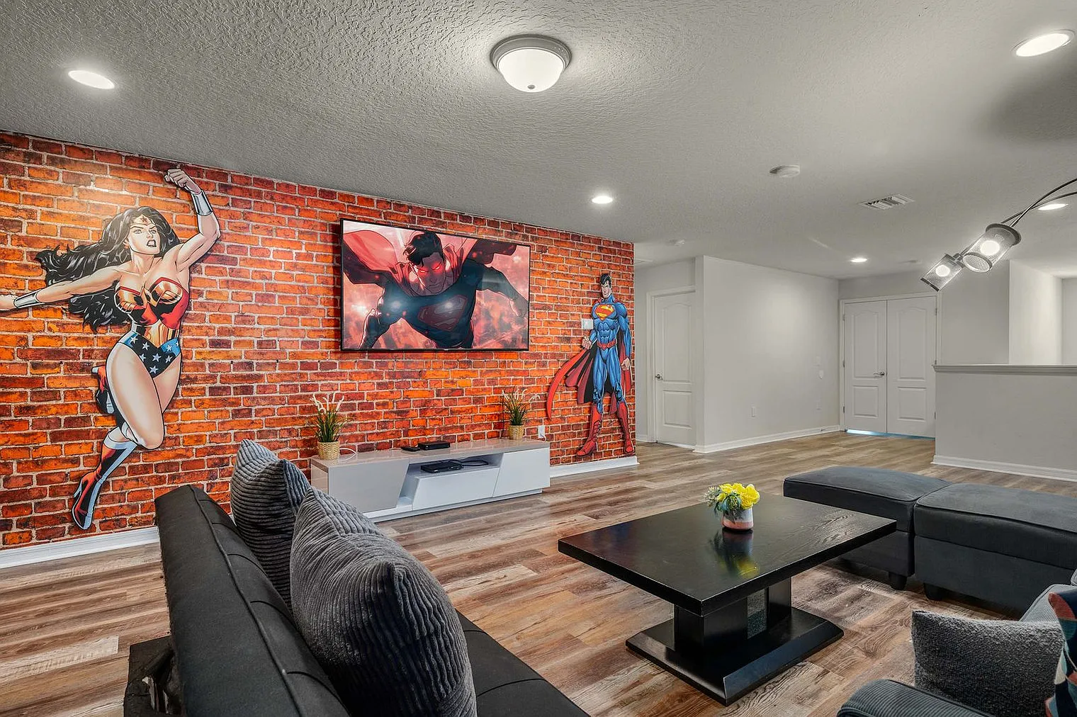 8 bed, 6.0 bath, 3605 sqft, $8,944 — Photo 4