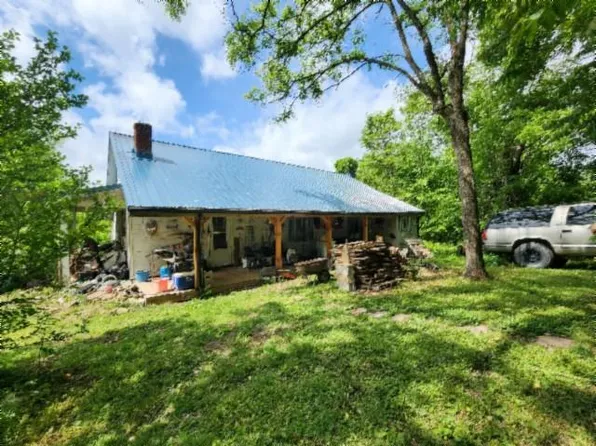 105 Log Home Ln, Moss, TN 38575