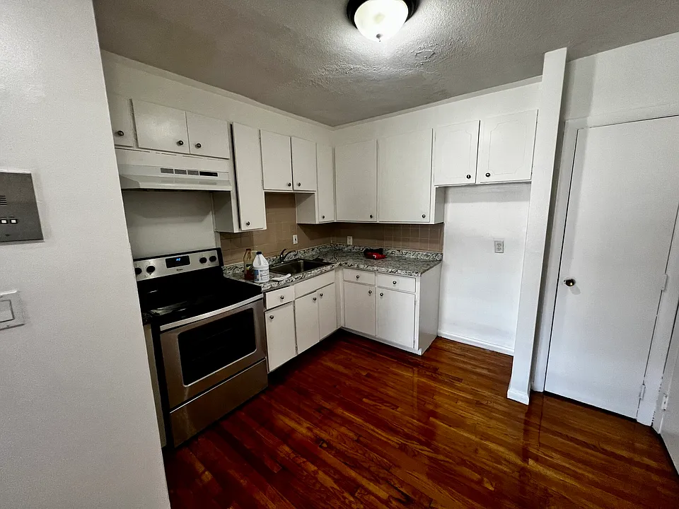 155 Williams St #18
