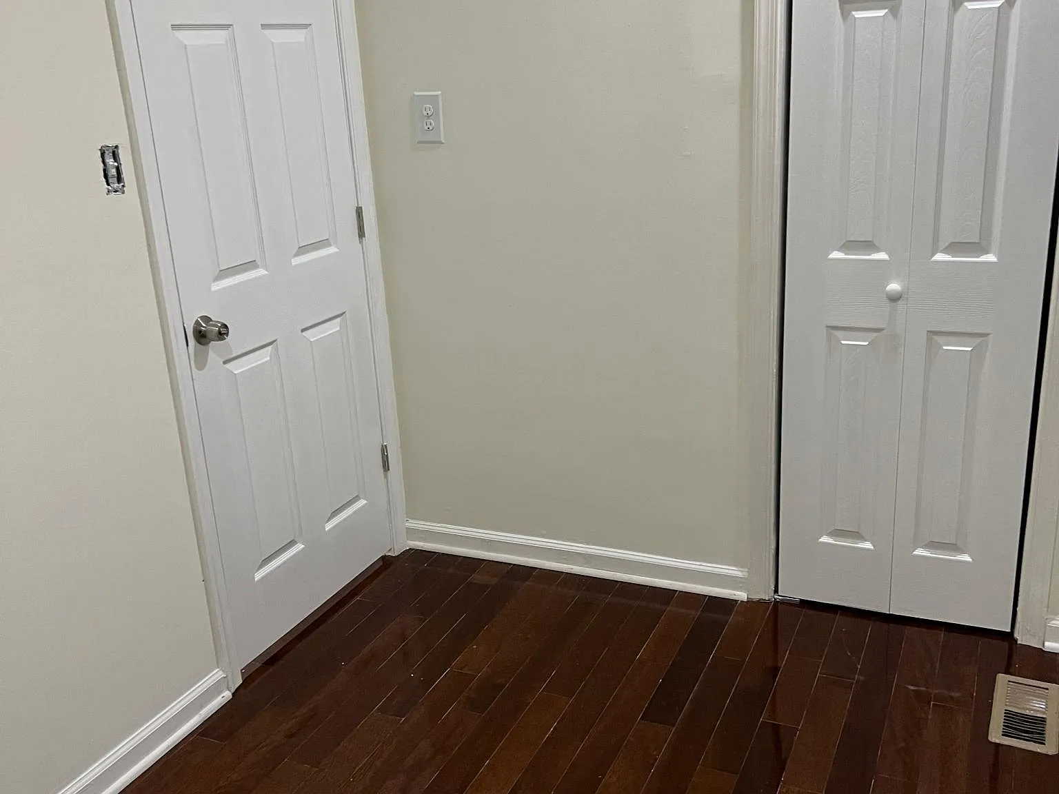 3 bed, 1000 sqft, $2,025 — Photo 3