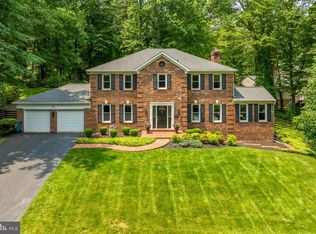 6104 Arrington Dr, Fairfax Station, VA 22039