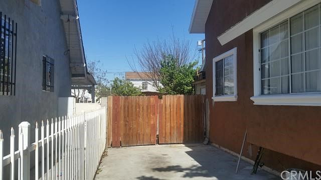 2nd image of 1041 W 45th St