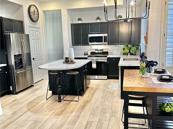 3rd image of 20 Chateau Whistler Ct