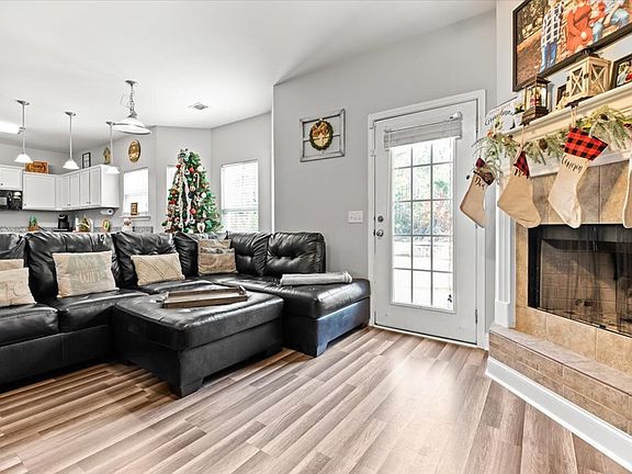 5th image of 550 Quail Dr NE