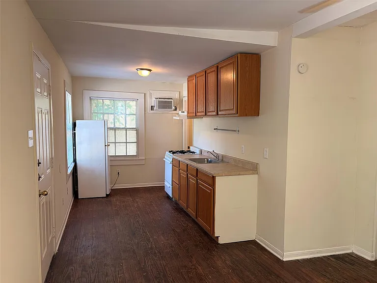 908 W 22nd St #C — Photo 3