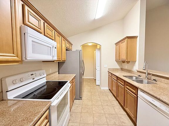 3rd image of 5009 Makenna Cir