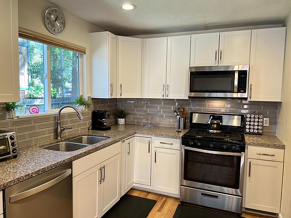 2nd image of 3629 Larch Ave #B