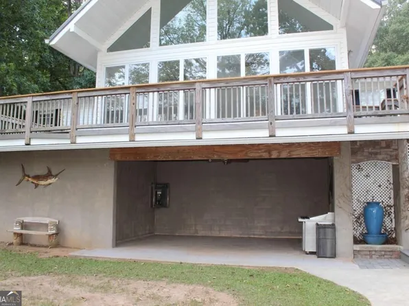190 Roberts Point Rd, Jackson, GA 30233