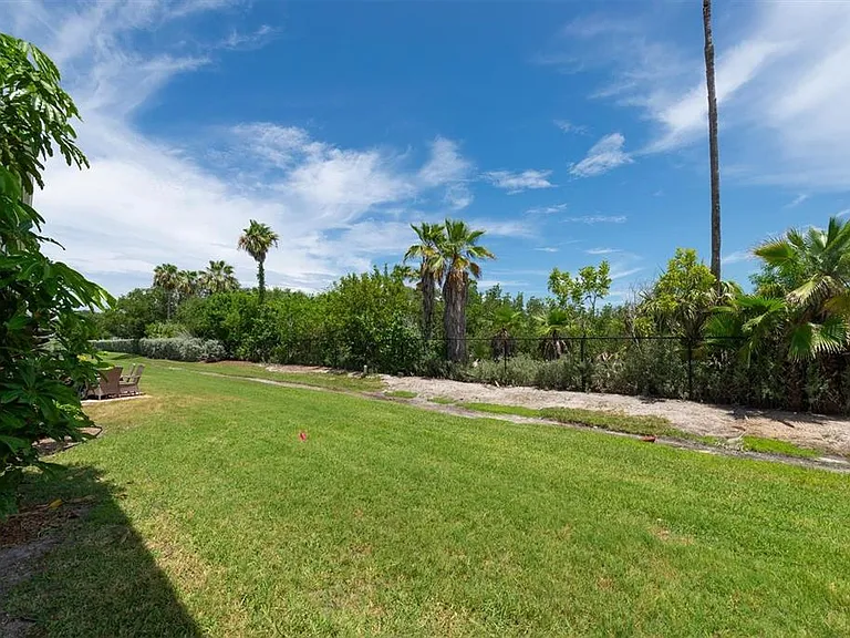 802 Hidden Harbour Dr — Photo 46