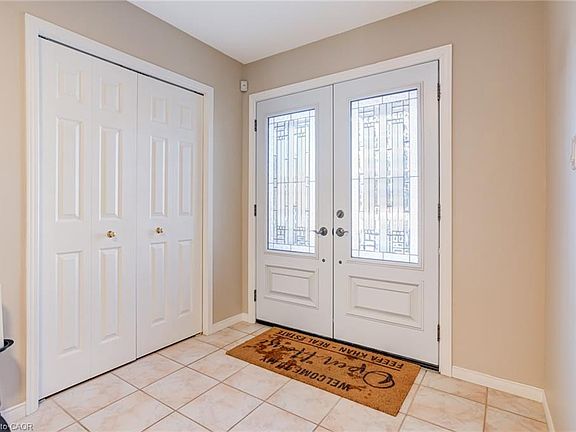 4th image of 15 Claudette Gate