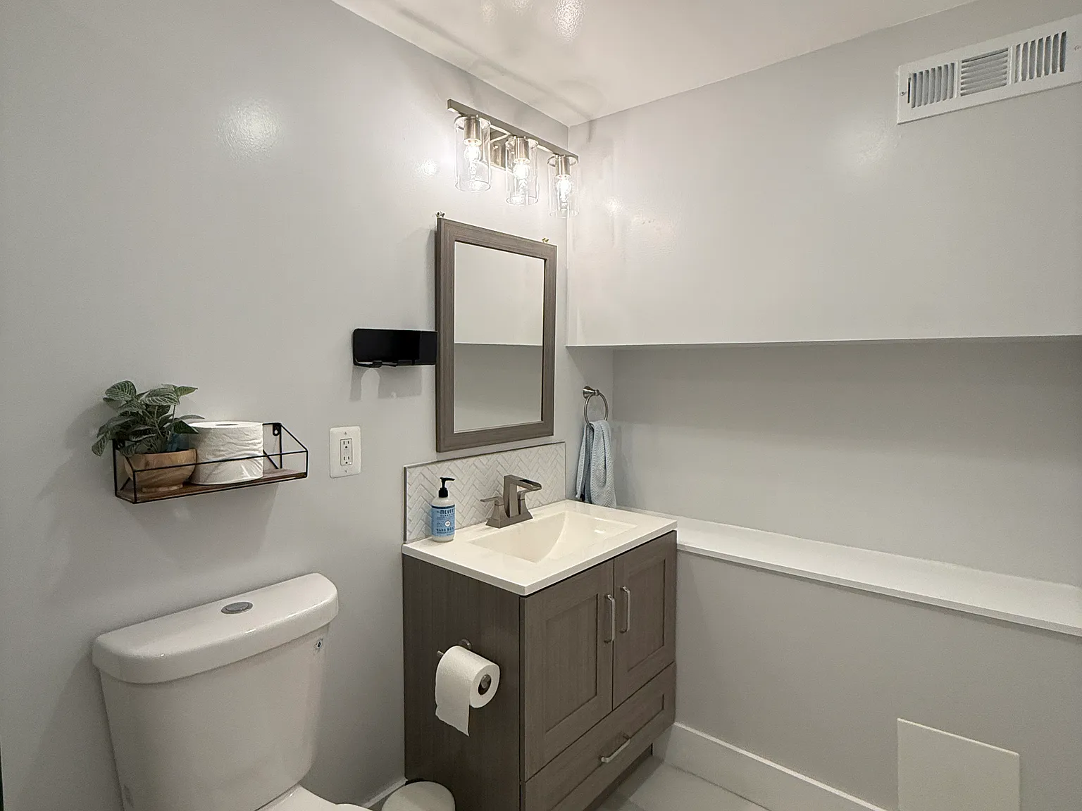 3 bed, 2.5 bath, 1440 sqft, $4,200 — Photo 4