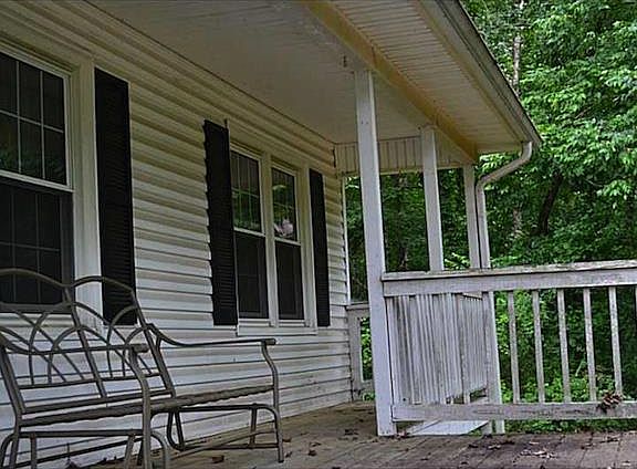 4th image of 433 Riverlake Ct
