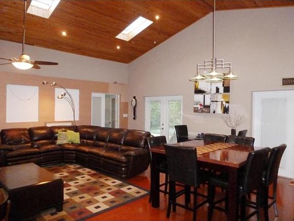 Vaulted ceilings, canned lighting with dimming feature and s