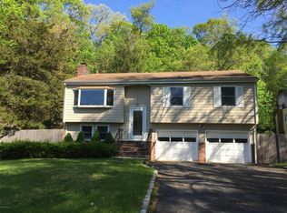 29 Fado Ln, Cos Cob, CT 06807