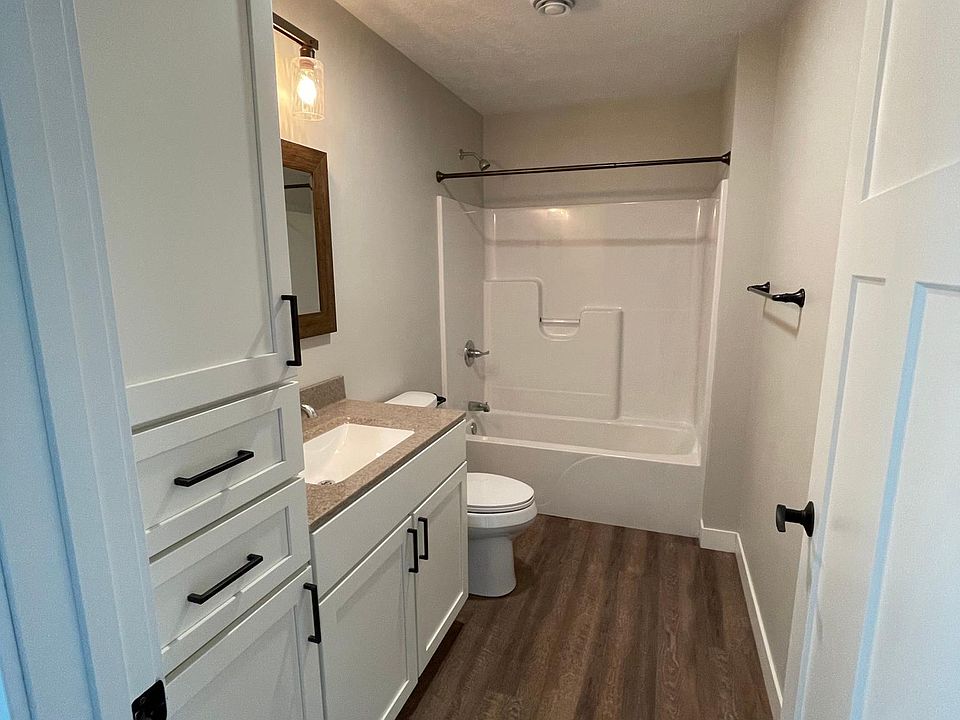 1st image of 2912 Sportsmans Dr #B