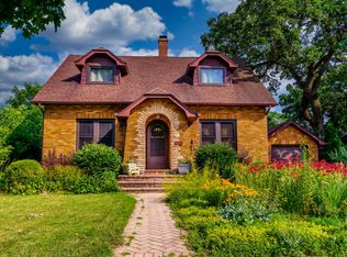 141 Dole Ave, Crystal Lake, IL 60014