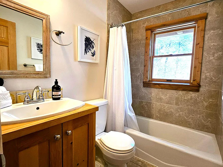 120 W College St — Photo 12
