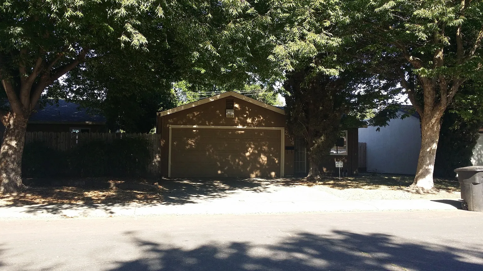 2304 Saint James Pl photo 1