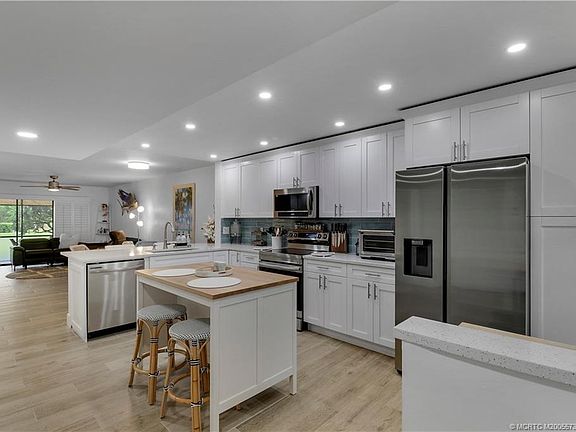 4th image of 1001 Keystone Dr N Unit A