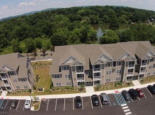 38 Park Dr, Clinton, NJ 08809