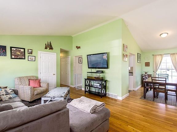 5th image of 7663 Broadwyn Dr