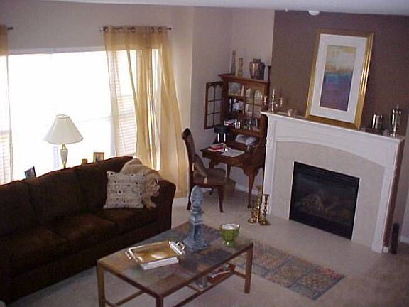 Living Rm, Gas Fireplace