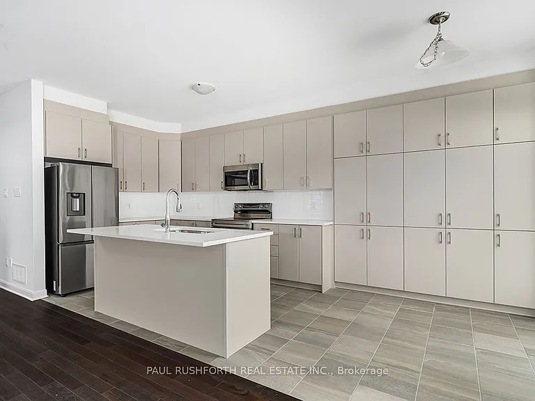 511 Convenire Row — Photo 9
