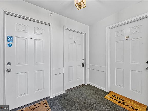 3rd image of 10998 Koman Cir APT 203